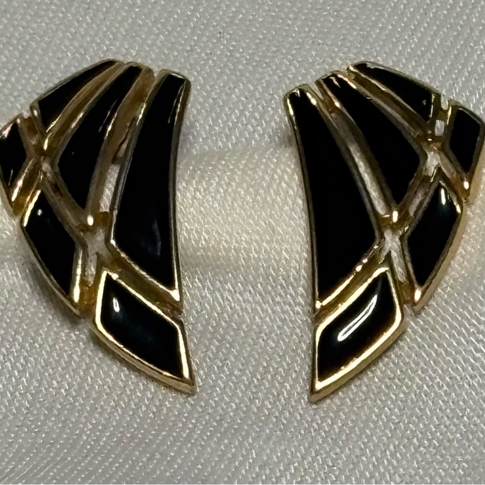 Trifari Black and Gold 1980s Geometric Earrings